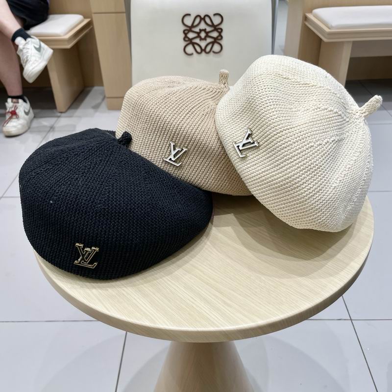 LV beret 062501